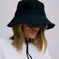 MUSERA Sombrero cubo con cordón / Negro