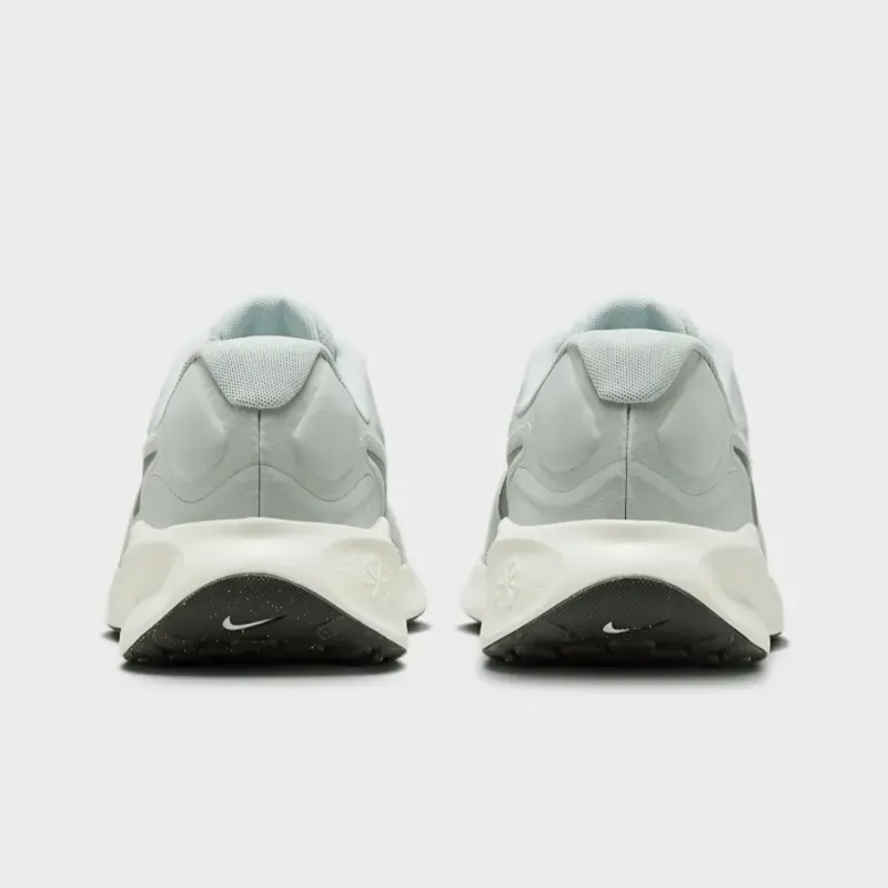 NIKE Revolution 7