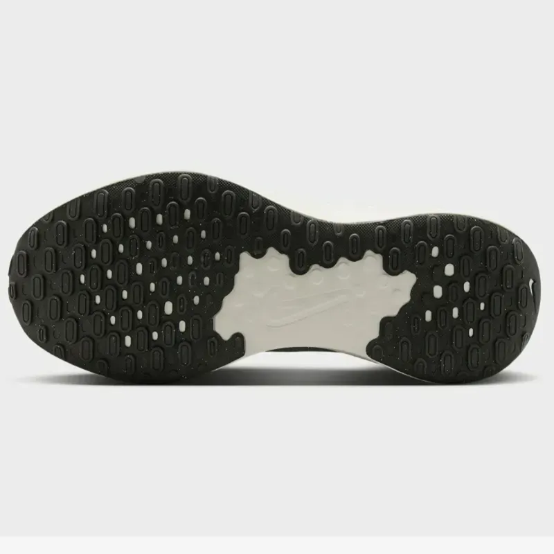 NIKE Revolution 7