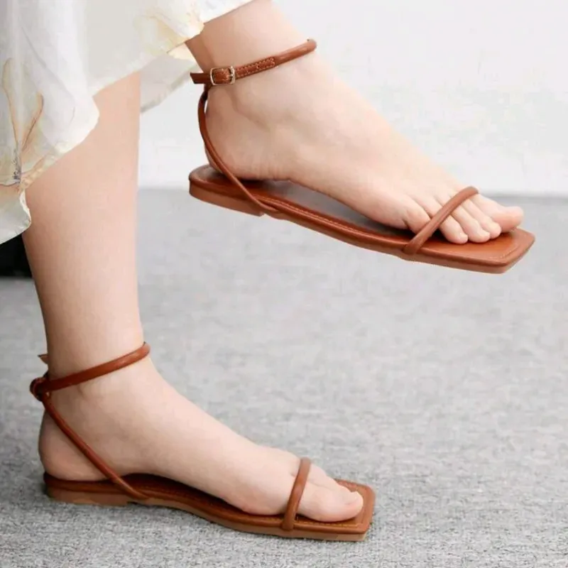 Sandalias planas/ Marrón 