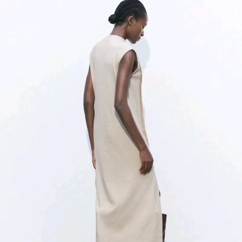 Vestido Beige Tejido Abertura