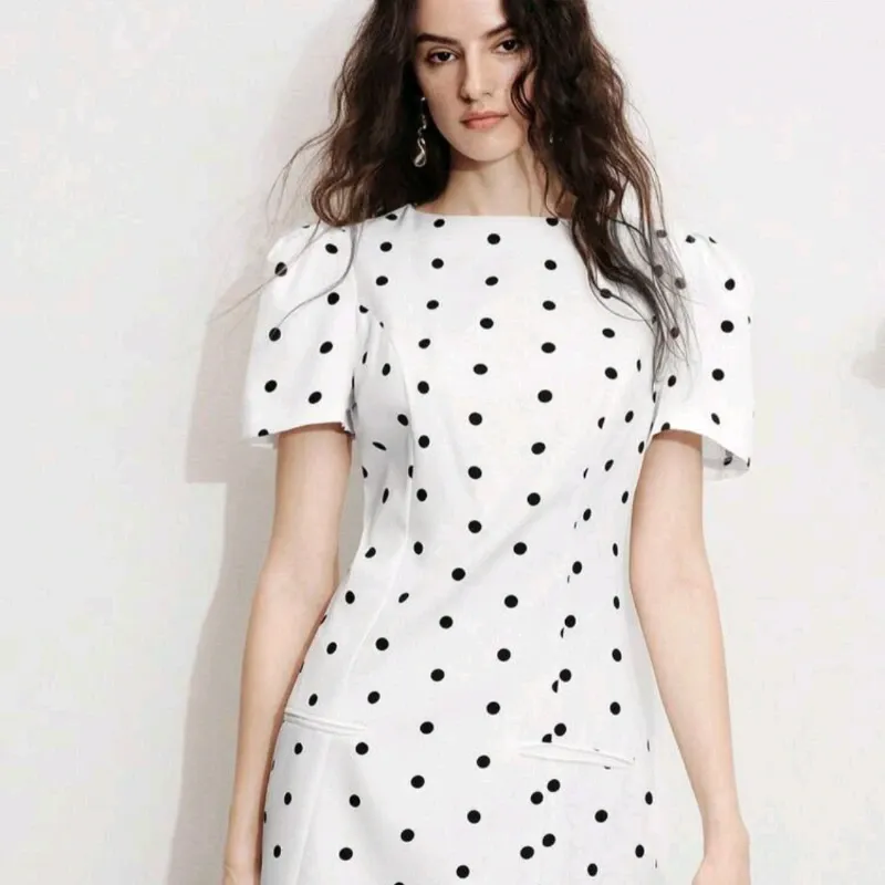 Vestido Blanco Lunares Negros