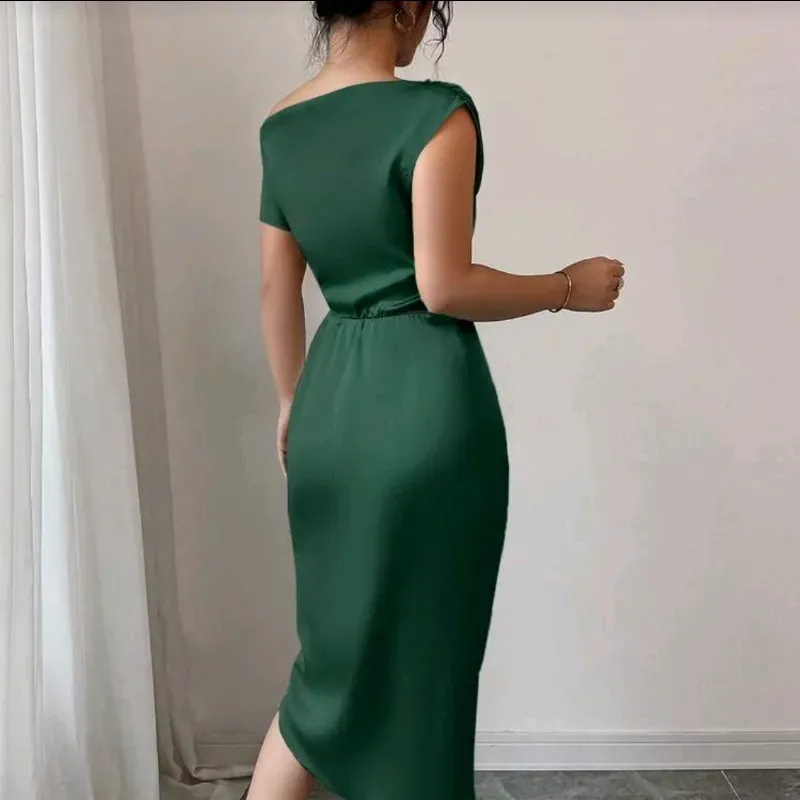 Vestido con cuello asimétrico/Verde oscuro 
