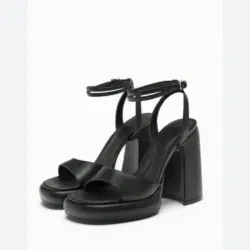 ZARA/ Sandalia plataforma