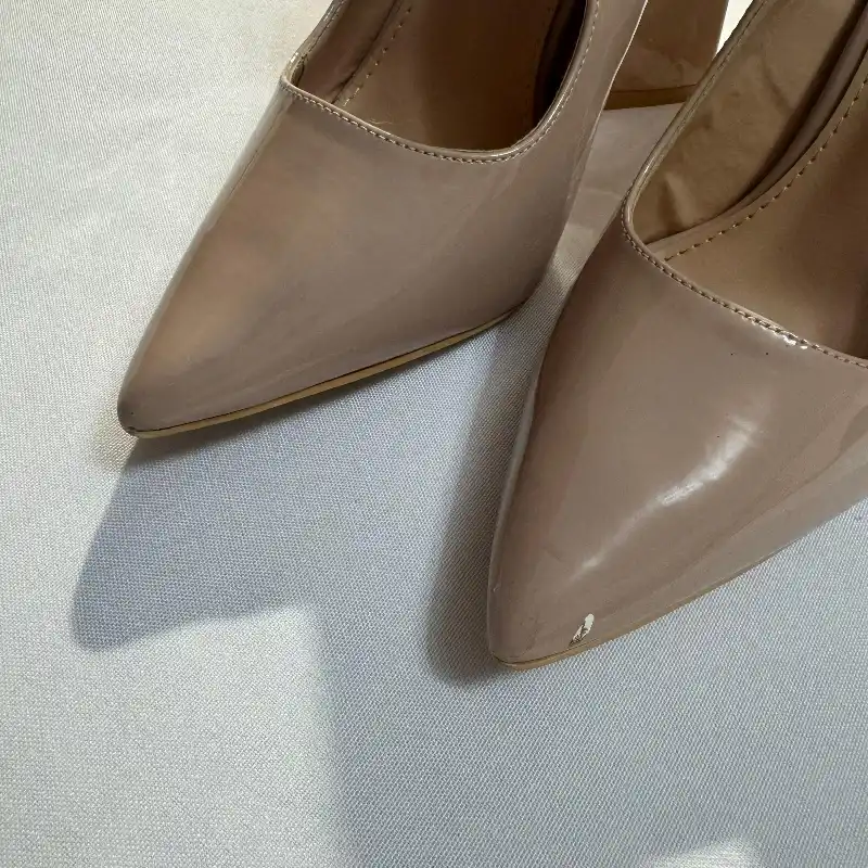 Puntifinos de Tacón Cuadrado Beige