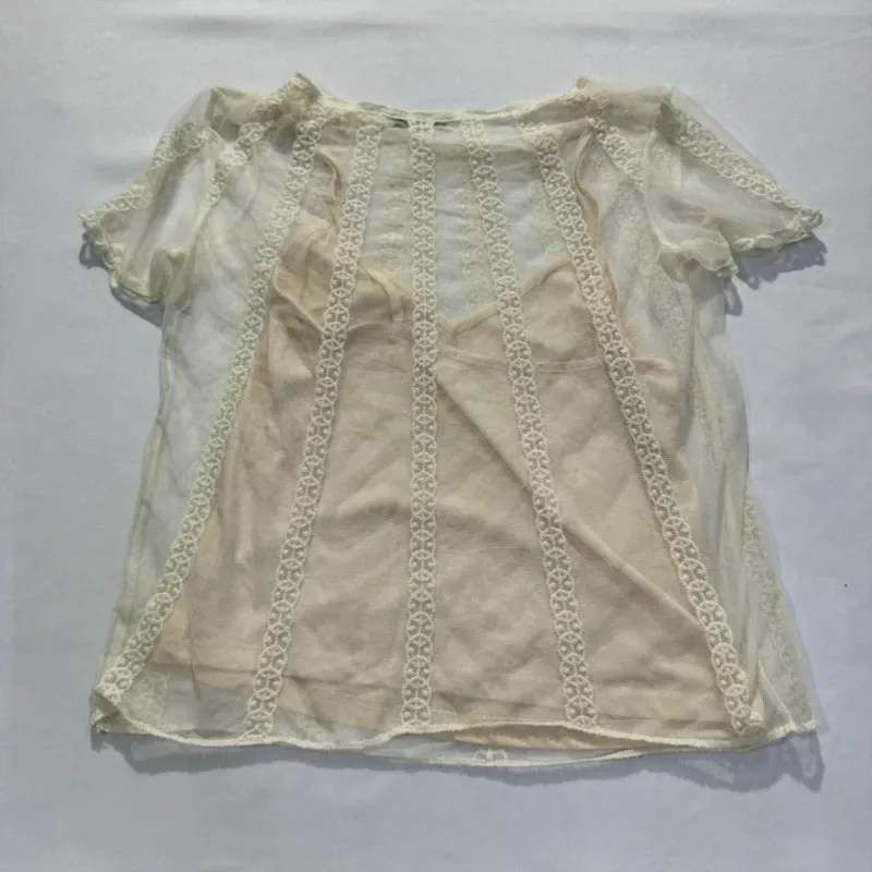 Blusa Cremita con Camiseta y Encaje
