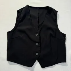 Chaleco Corto Negro Escote V