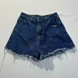 Short de Mezclilla Con Diseño y Deshilachado