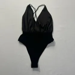 Body Negro con Satin Espalda Cruzada Descubierta