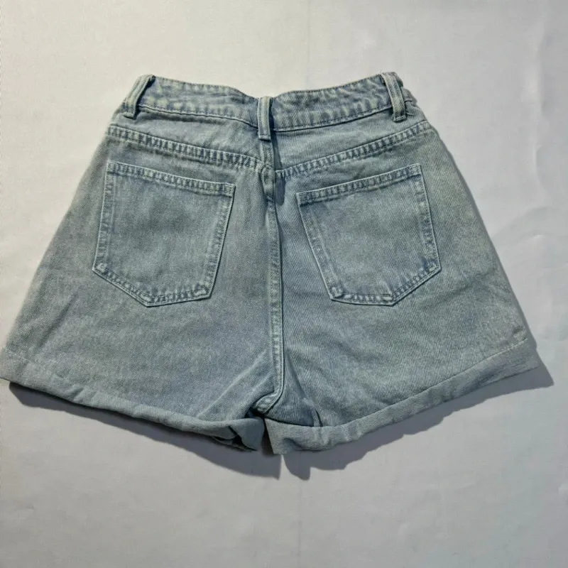 Short de Mezclilla Claro con Doblez
