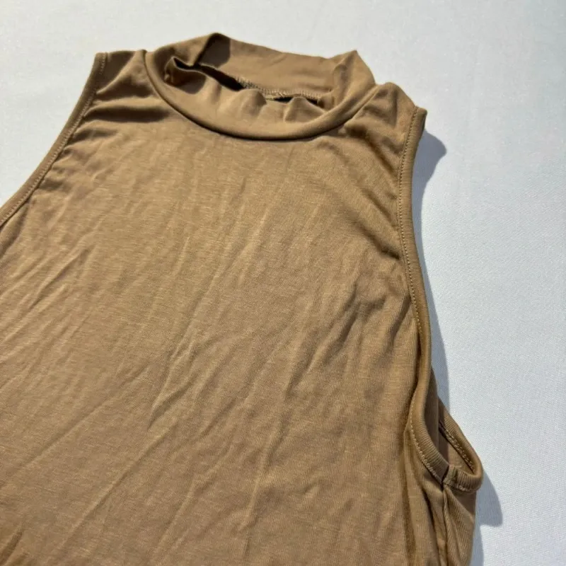 Top Básico Cuello Halter Beige