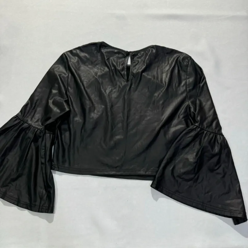 Top Cuero Sintético Negro Mangas 3/4 con Vuelo