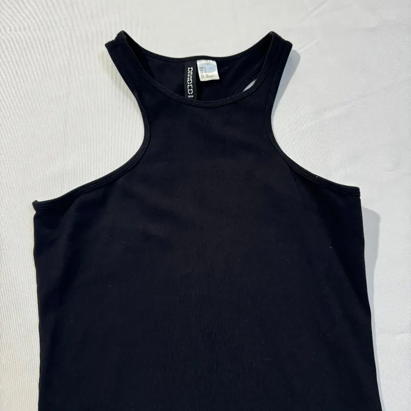 Vestido Corto Negro Ajustado Cuello Halter