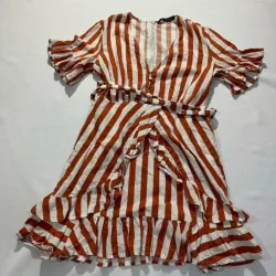 Vestido Corto Rayas Naranjas y Blancas con Vuelos