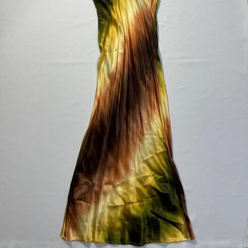 Vestido Largo de Colores Tierra Tiras al Cuello y Detalle de Piedras
