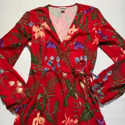 Vestido Largo Rojo Amarre a la Cintura Estampado de Flores