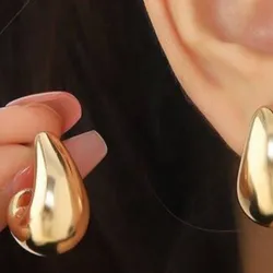 Aretes dorados forma de gota