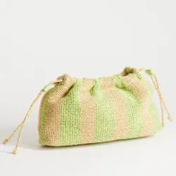Bolso beige y verde alargado de saco