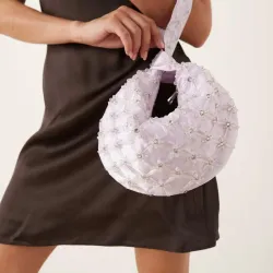BOLSO CLUTCH LILA TENUE DE SATEN ENTRELAZADAS Y ABOLORIOS