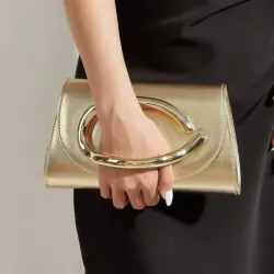 Bolso Dorado con Agarradera de Mano 