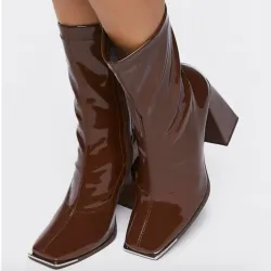 Botas Carmelita de Cuero Tacón Rectangular 