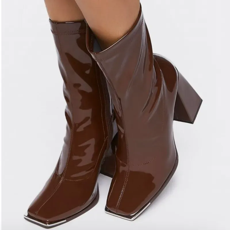 Botas Carmelita de Cuero Tacón Rectangular 