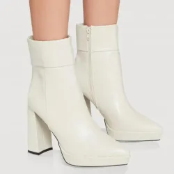 Botas Cerradas Blancas de Tacón Rectangular 