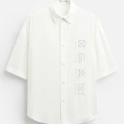 Camisa Blanca de Hombre con Símbolos 