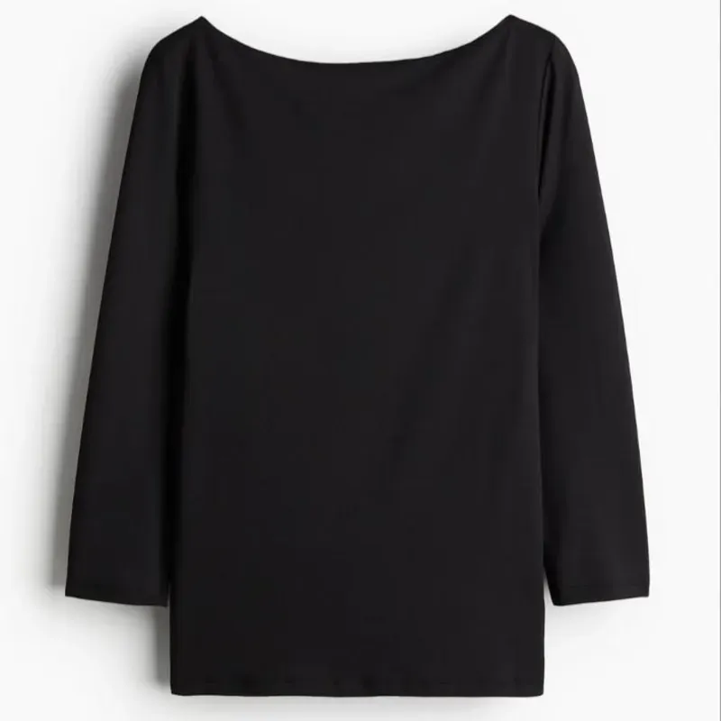 Camiseta negra manga larga Escote Barco 