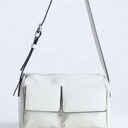 Cartera beige ASOS con bolsillo