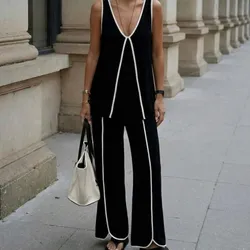 Conjunto blusa y pantalón negro con líneas blancas
