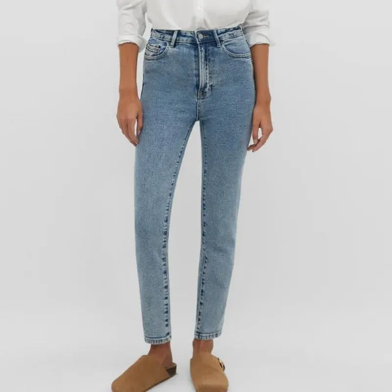 Jean Ajustado de Mezclilla 