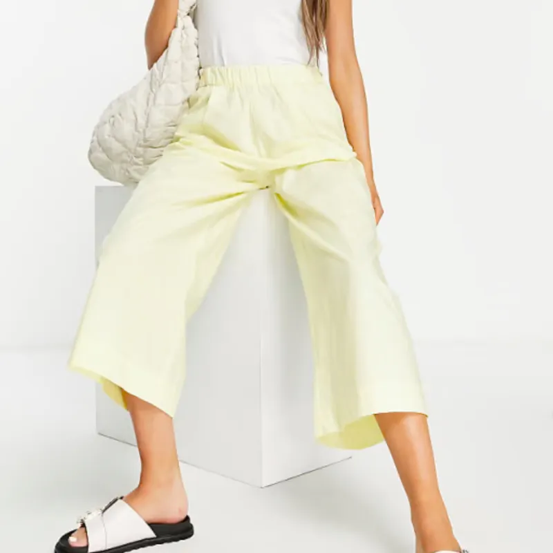 Pantalón Corto Amarillo Claro