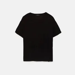 Pullover básico negro con abertura atrás