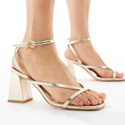 SANDALIAS DORADAS DE TACON MEDIO GRUESO CON DISEÑO DE TIRAS