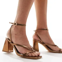 SANDALIAS MARRON BRONCE DE TACON MEDIO GRUESO CON DISEÑO DE TIRAS