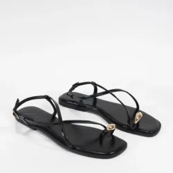 Sandalias Negras de Tiras con Anillo 