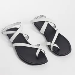 Sandalias plantas negras con tiras blancas