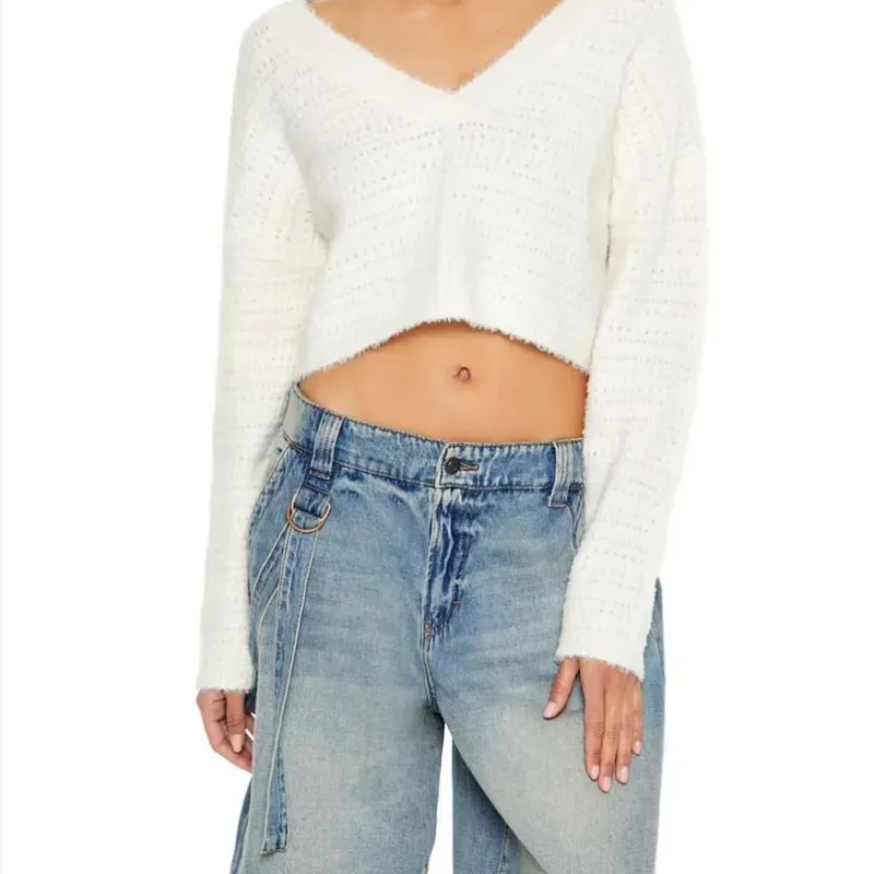 Sweater Blanco Textura Cuello V 