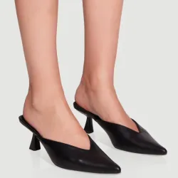 Tacón Bajo Descalzado Negro Punta Fina