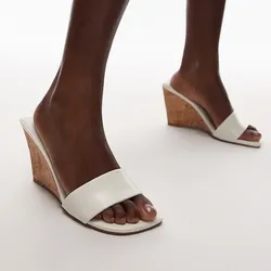 Tacones blancos con suela de corcho
