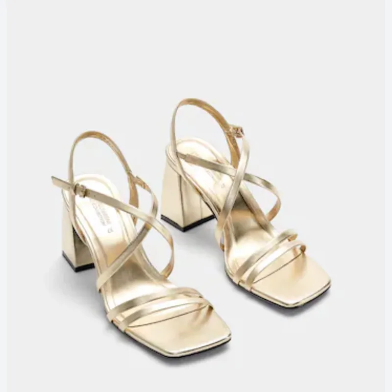 Tacones Dorados Cuadrados