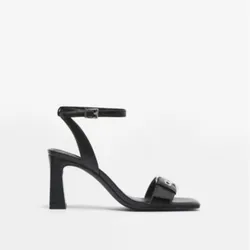 Tacones Negro con Hebilla