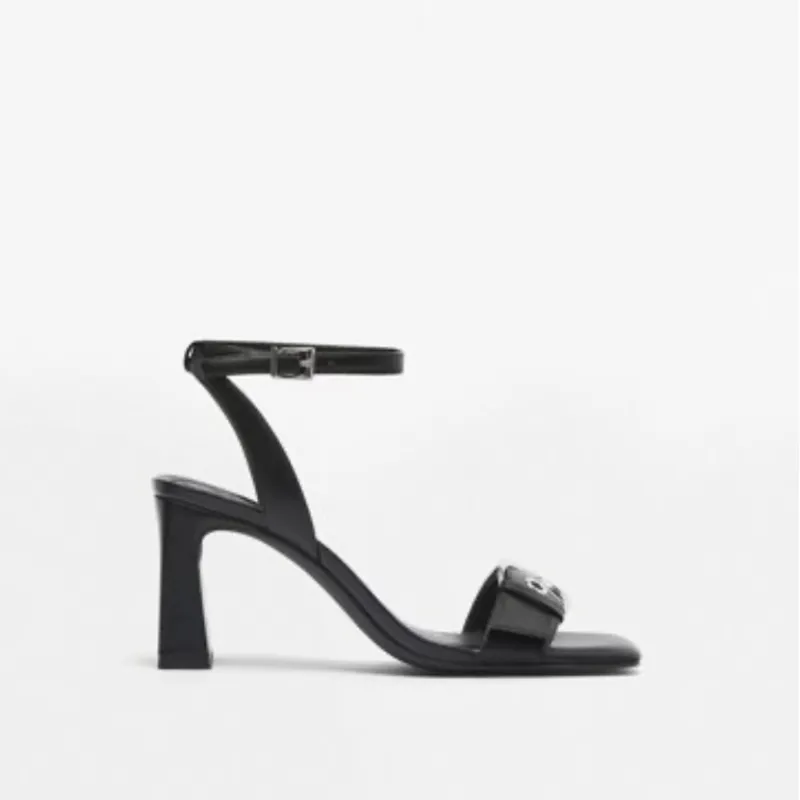 Tacones Negro con Hebilla
