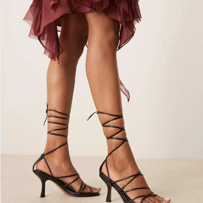 Tacones Negros de Tiras 