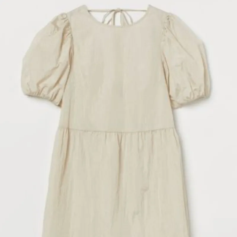 Vestido Beige Mangas Abullonadas