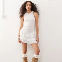 Vestido blanco con vuelos
