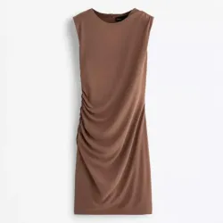 Vestido Corto Fruncido Marrón