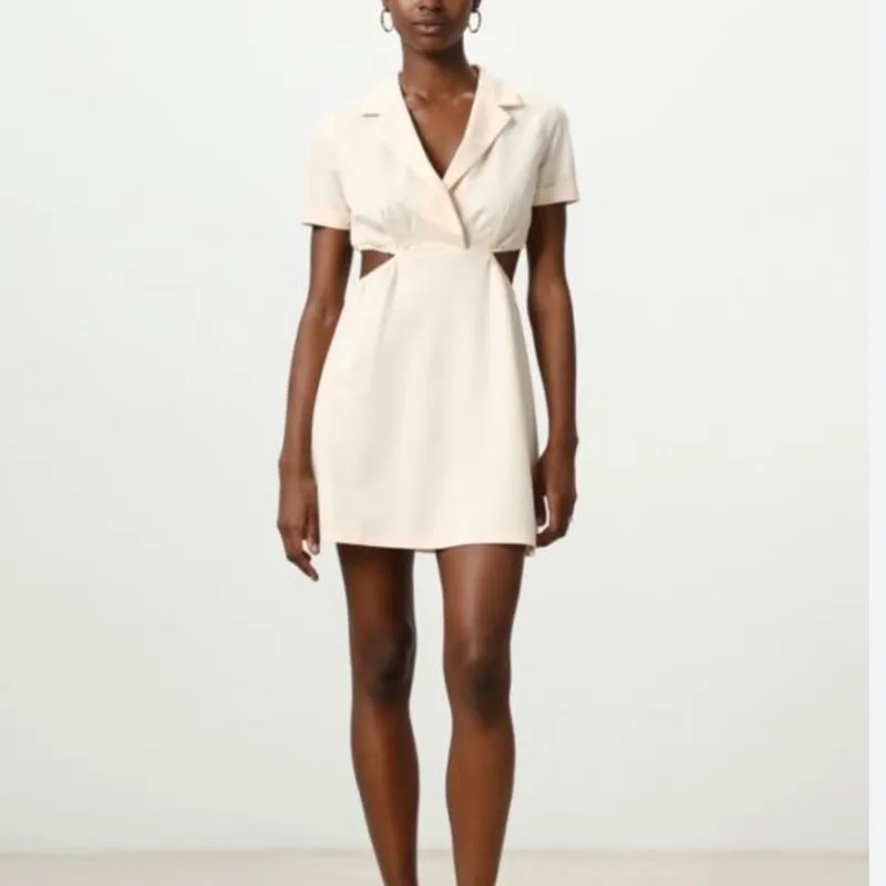 Vestido Cut Out Beige Corto