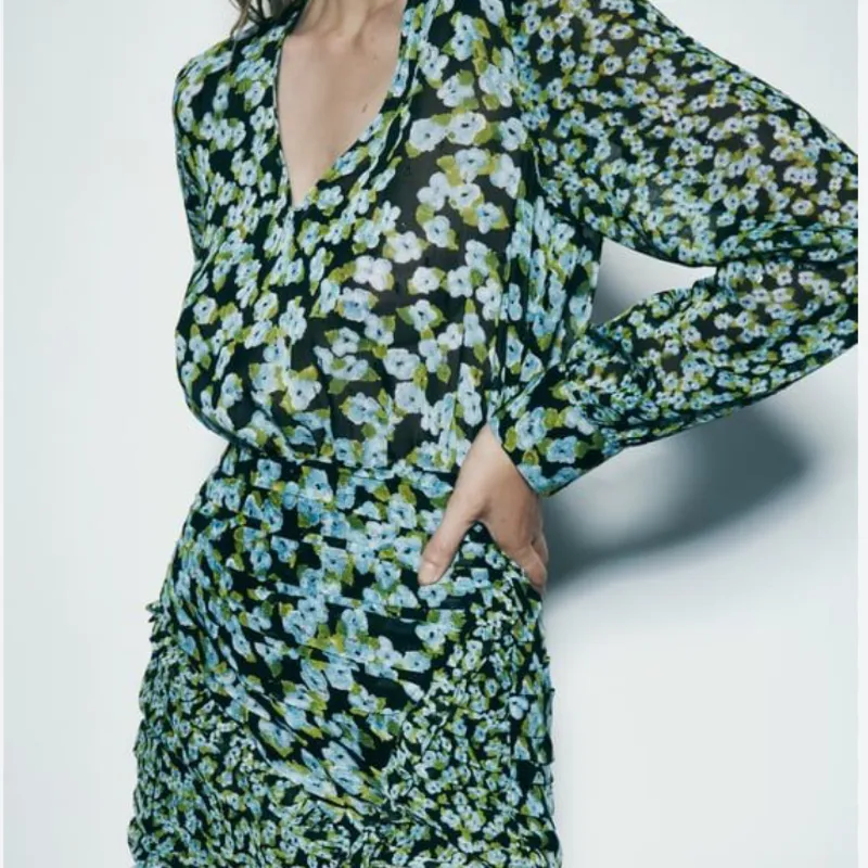 Vestido Mangas Largas Estampado de Flores Transparencias